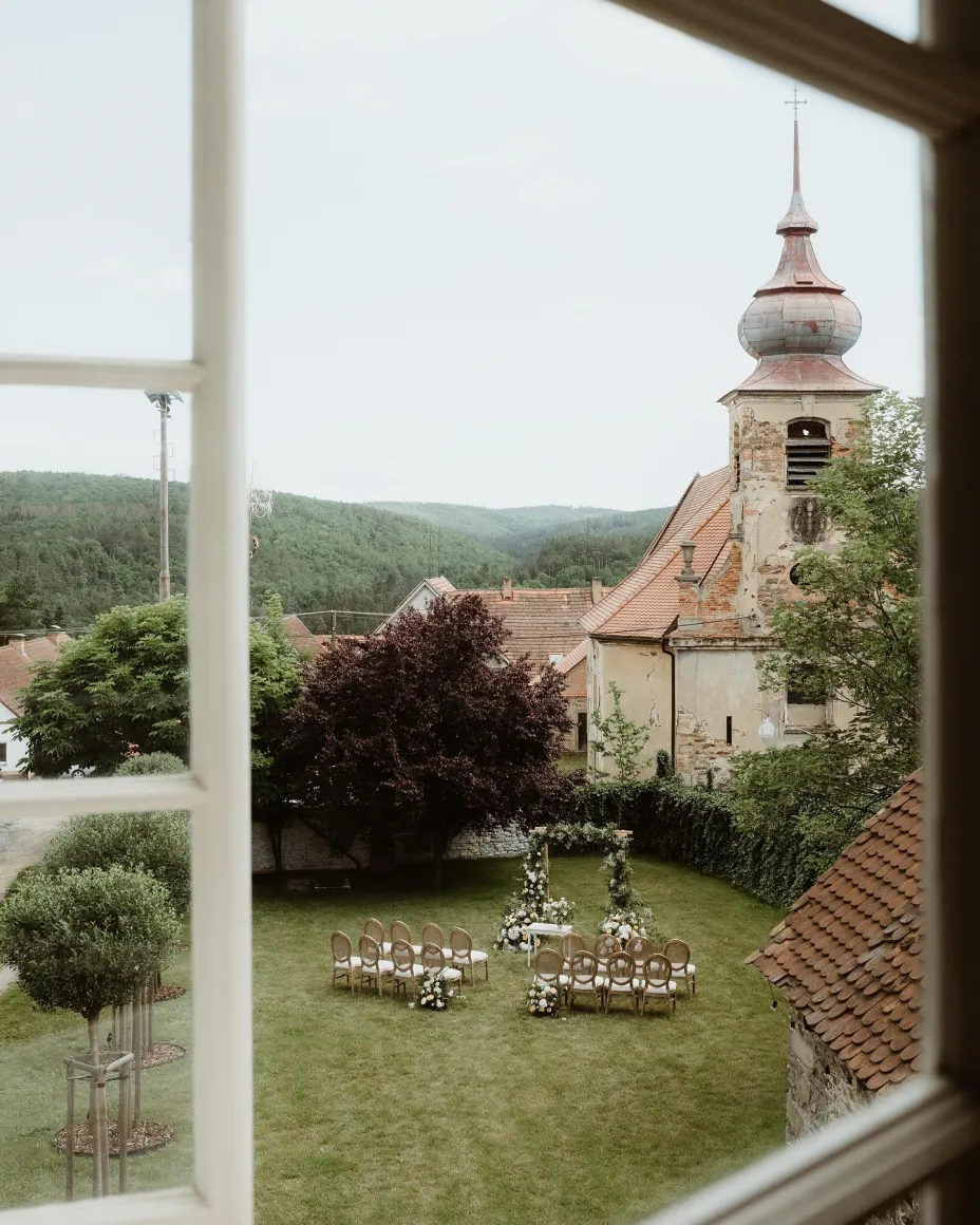 Fara Brixi - exteriér